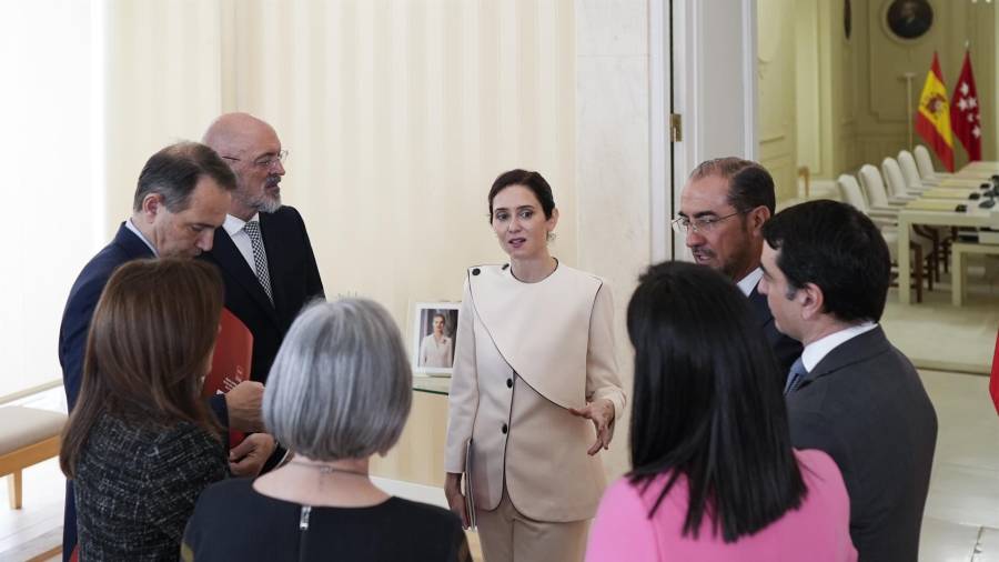 Imagen de archivo de la firma del acuerdo entre la presidenta regional, Isabel Díaz Ayuso, y los seis rectores