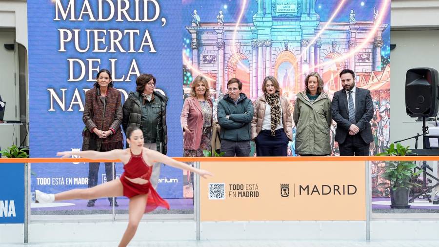 Inauguración de la pista de hielo del Palacio de Cibeles