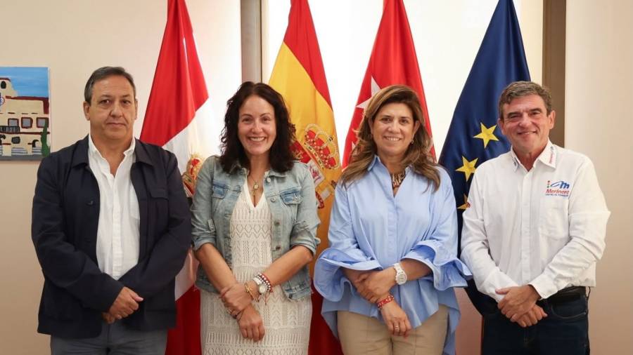 La alcaldesa, Lucía Fernández Alonso, tras la firma de los cinco convenios de colaboración