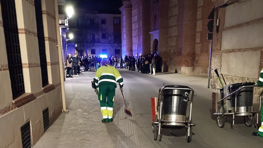 Operarios del dispositivo de Limpieza para Semana Santa