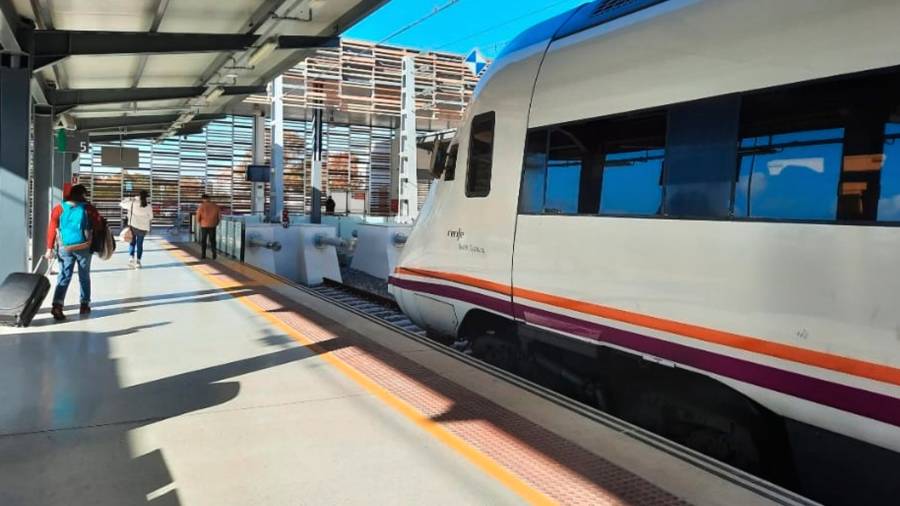 Tren de media distancia