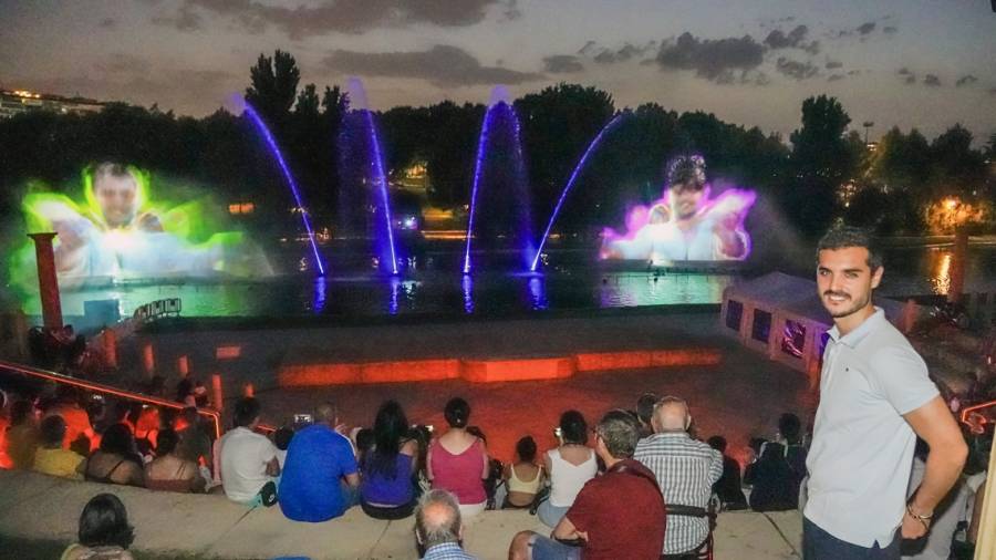 El alcalde, Alejandro Navarro Prieto, visitando el Espectáculo Fuente del Parque Europa