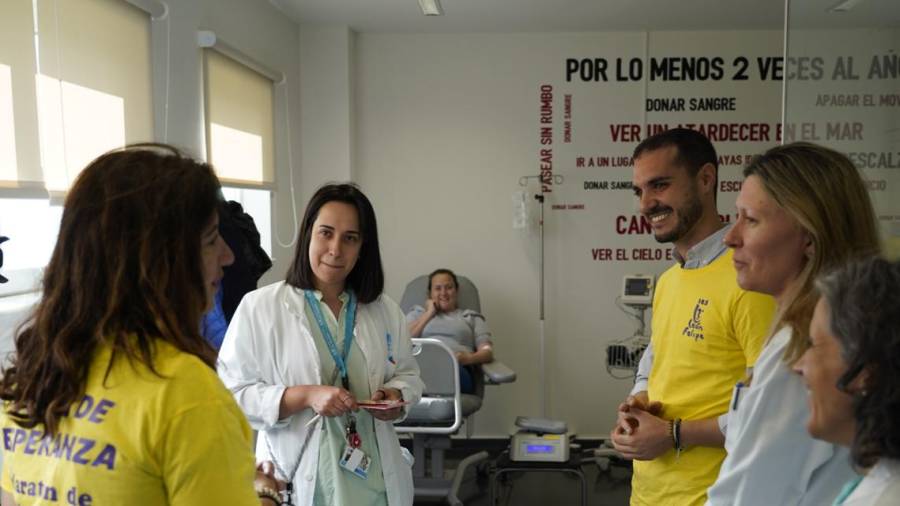 El alcalde, Alejandro Navarro Prieto, visitando la campaña que bajo el lema “Gotas de esperanza. Una gota tuya, una vida salvada. Dona sangre, dona esperanza”