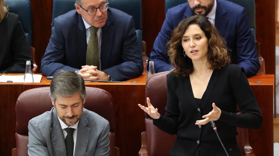 La presidenta de la Comunidad de Madrid, Isabel Díaz Ayuso, interviene durante el pleno en la Asamblea de Madrid