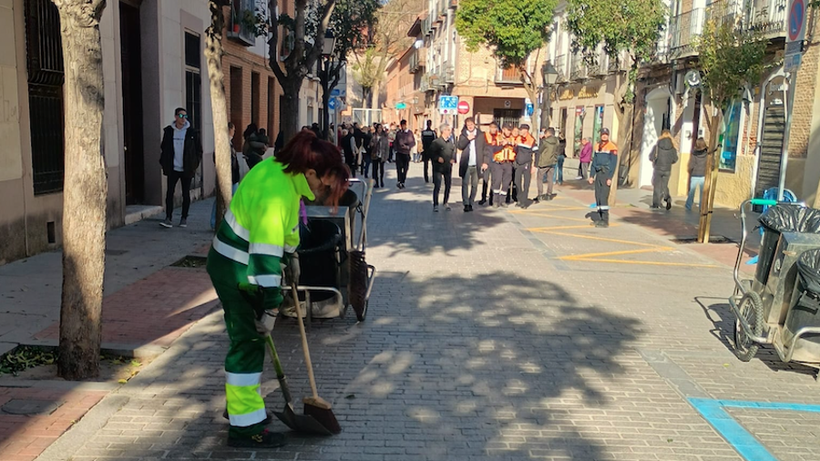 Operarios del dispositivo de Limpieza para Semana Santa