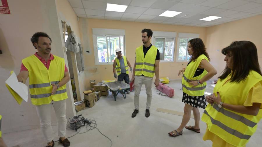 La alcaldesa de San Sebastián de los Reyes, Lucía Fernández Alonso, visita las obras de mejora y acondicionamiento de los centros educativos de la localidad